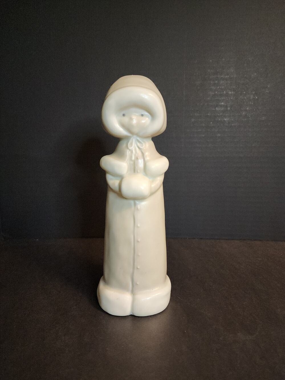 Kinka Winter Caroler 8.5" Ceramic Figurine 1988 Raecath Inc. Enesco Japan